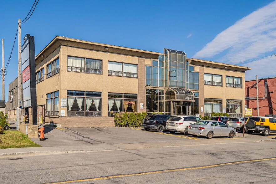 More Photos Of 5473-5475 Av Royalmount, Mont-Royal Warehouse For Lease
