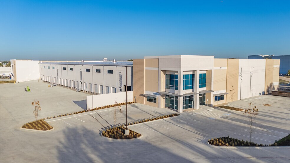 More Photos Of 500 W Vista Ridge Dr, Coppell Unknown For Lease