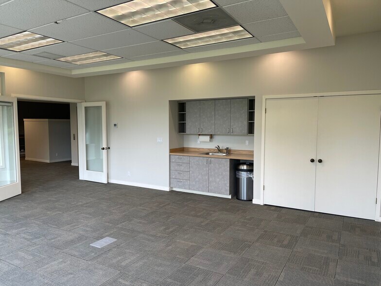 More Photos Of 1204 Railroad Ave, Bellingham Office For Lease