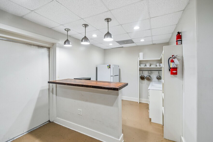 More Photos Of 1719 Signal Point Rd, Charleston Self Storage For Sale
