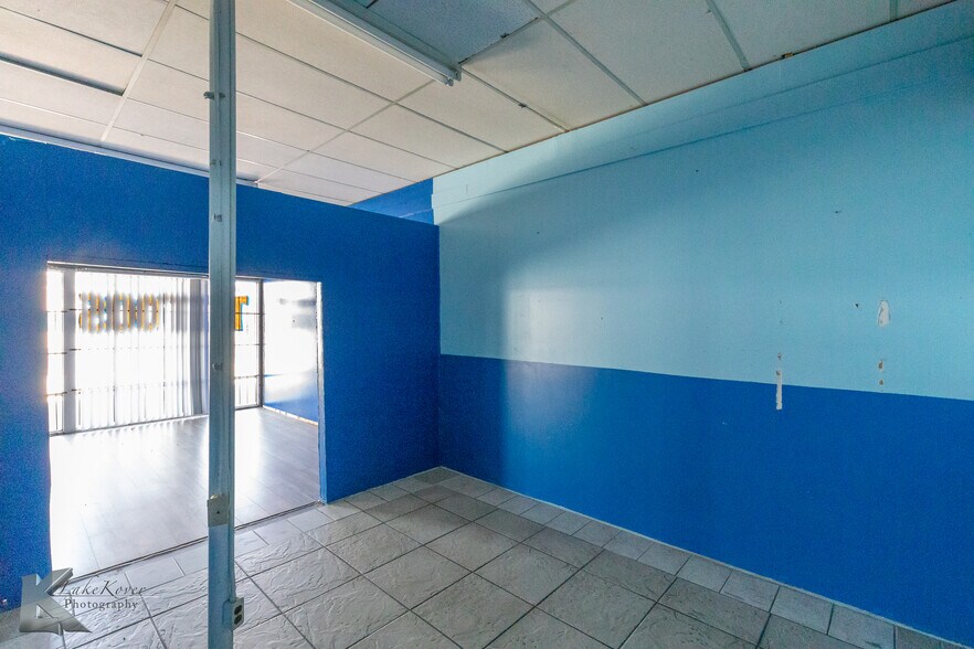 More Photos Of 817 Butternut St, Abilene Flex For Sale