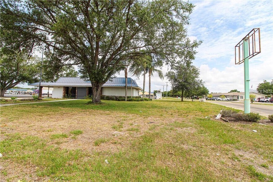 More Photos Of 1409 E Oak St, Arcadia Storefront Retail Office For Sale