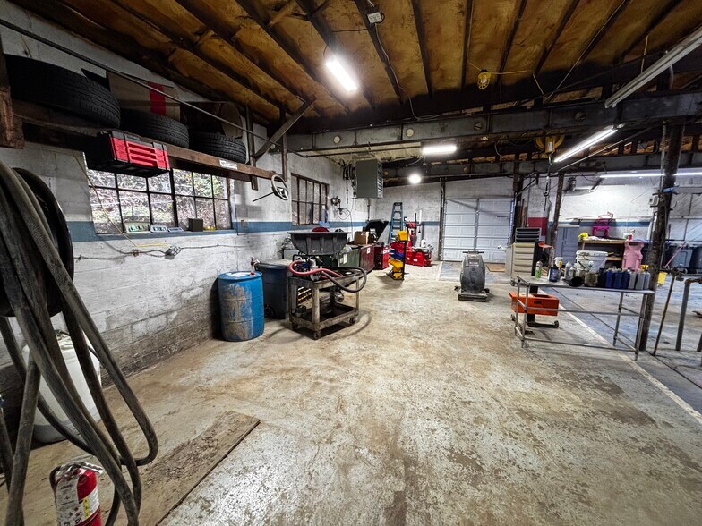 More Photos Of 330 Strode Ave, Coatesville Auto Repair For Lease