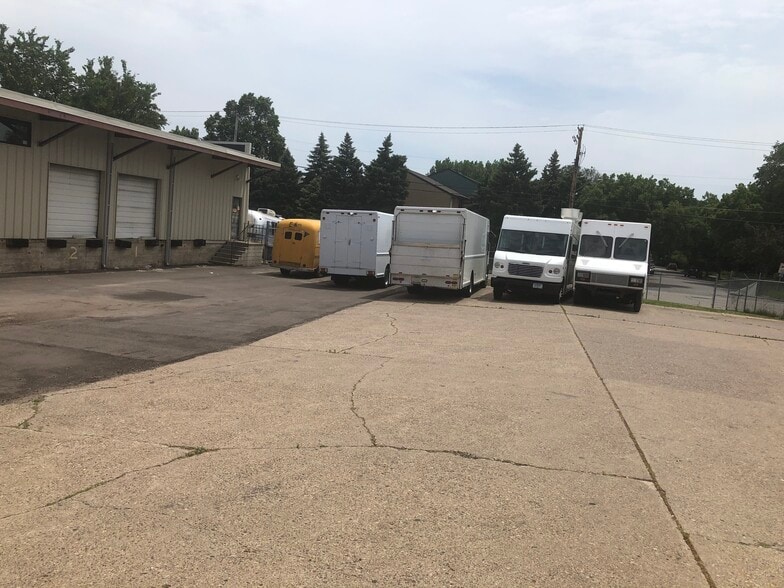 2801 E Hennepin Ave, Minneapolis, MN 55413 Industrial For Lease