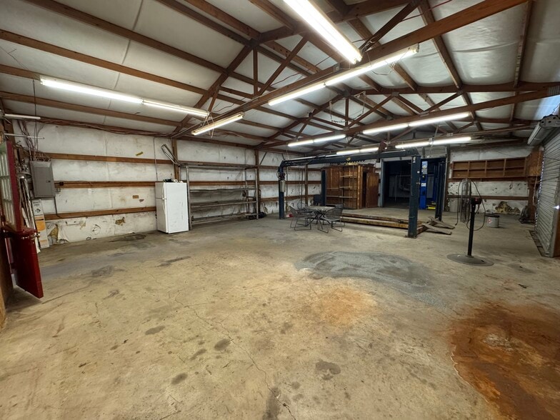 More Photos Of 15083 Highway 155 S, Tyler Warehouse For Sale