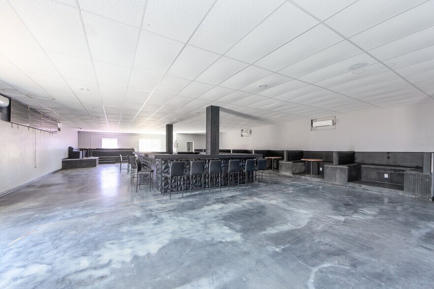 More Photos Of 600 Market, Bolivar Self Storage For Sale