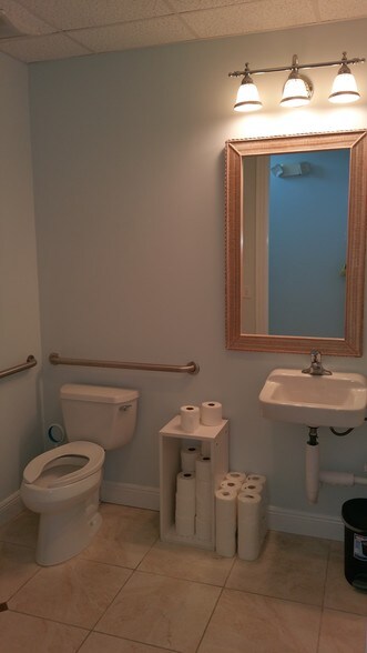 More Photos Of 1935 Commerce Ln, Jupiter Office For Lease