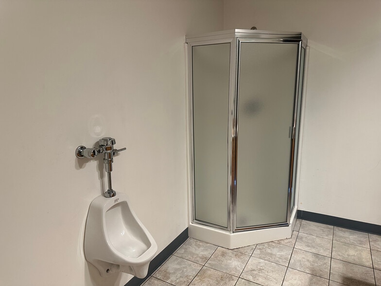 More Photos Of 8000 Wheatland Ave, Sun Valley Manufacturing For Lease