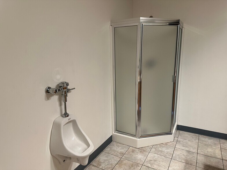 More Photos Of 8010 Wheatland Ave, Sun Valley Manufacturing For Sale