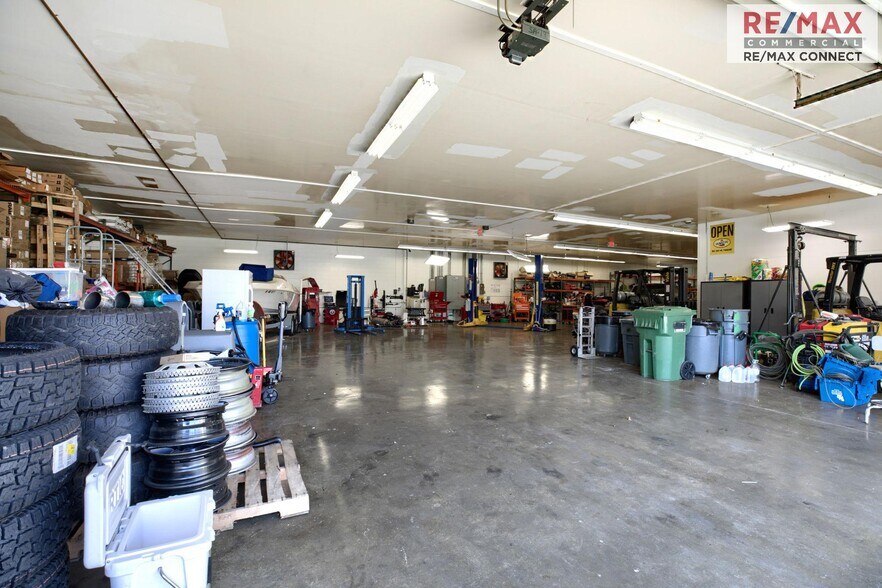 More Photos Of 2521 Hayes Rd, Hayes Light Distribution For Sale