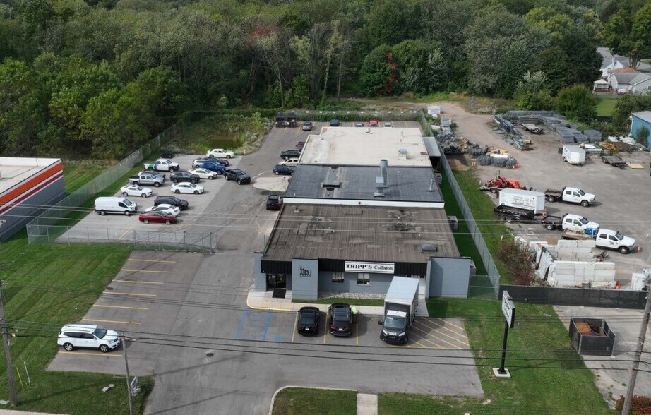 More Photos Of 3303 N East St, Lansing Service For Sale