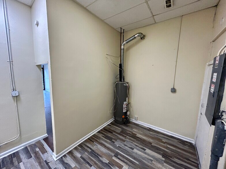 More Photos Of 7900-7910 S Essex Ave, Chicago Apartments For Lease