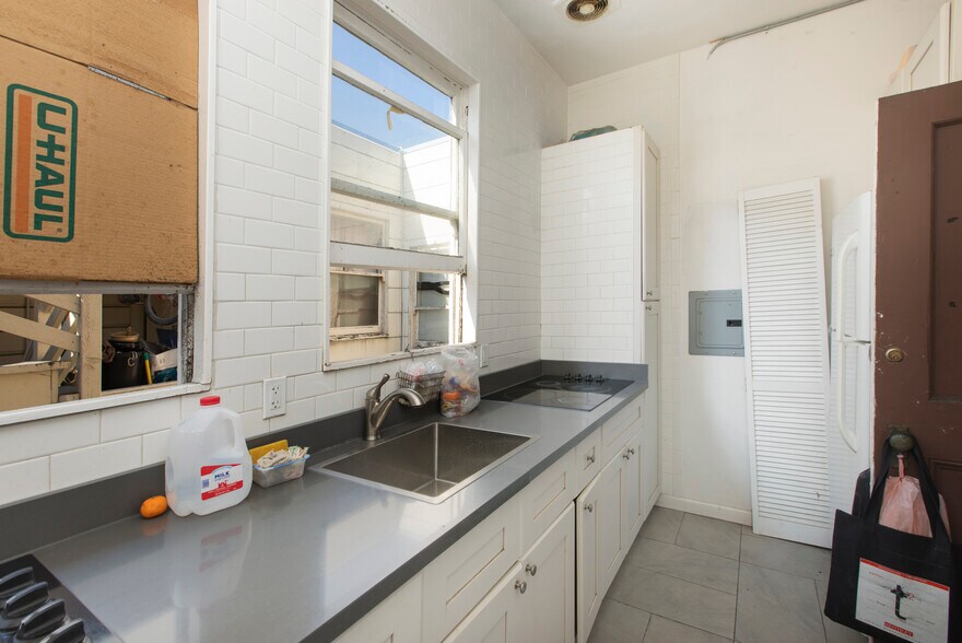 More Photos Of 1627-1631 Clay St, San Francisco Apartments For Sale