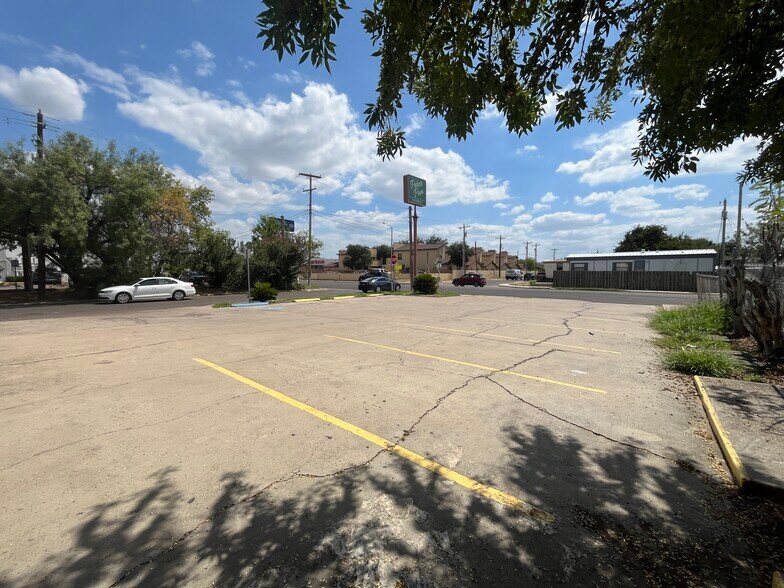 More Photos Of 102 W Calton Rd, Laredo Office Residential For Sale