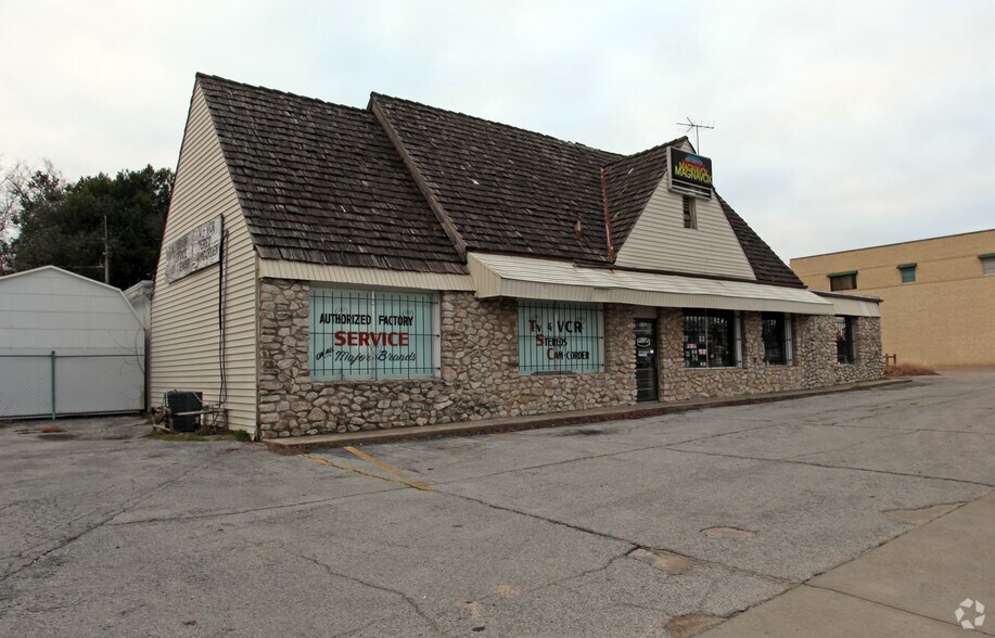 More Photos Of 4702 E 11th St, Tulsa Freestanding For Lease