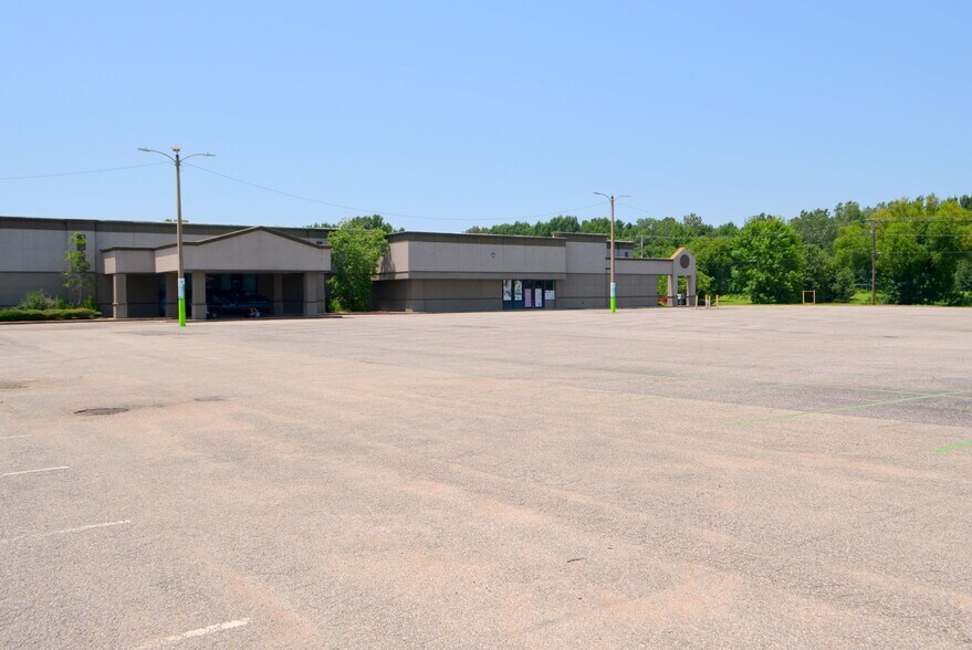 More Photos Of 2010 Stateline Rd W, Southaven Schools For Lease