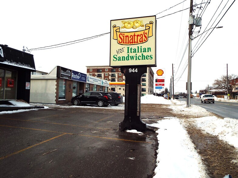 More Photos Of 944A Simcoe St N, Oshawa Freestanding For Lease