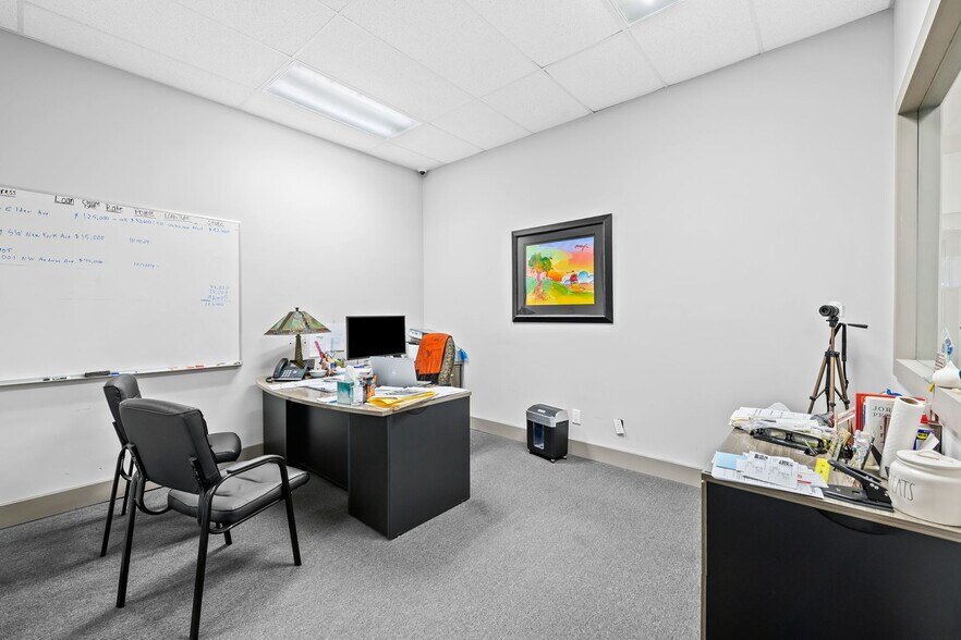 More Photos Of 3309 NE 33rd St, Fort Lauderdale General Retail For Lease