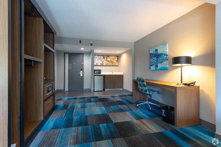 More Photos Of 217 Lanneau Ct, Columbia Hotel For Sale