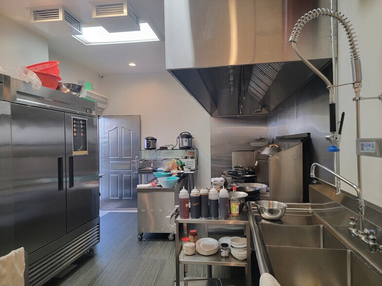 More Photos Of 14911 Pacific, Baldwin Park Restaurant For Lease