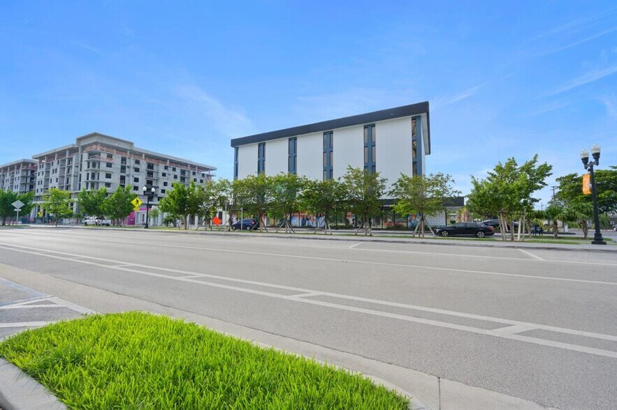 More Photos Of 2131 Hollywood Blvd, Hollywood Office Residential For Lease