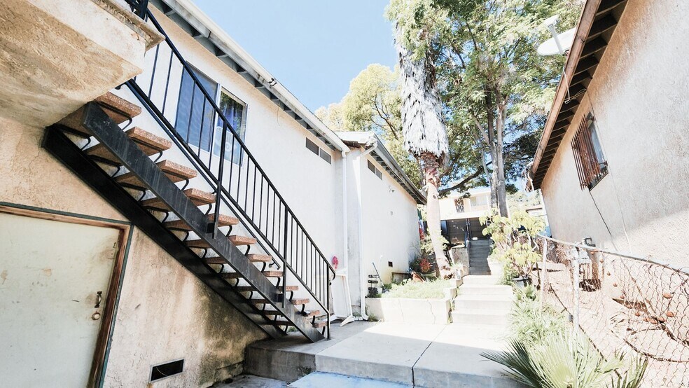 More Photos Of 5150 Ithaca Ave, Los Angeles Multifamily For Sale
