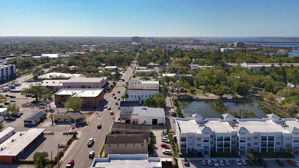 More Photos Of 1007 Manatee Ave, Bradenton Storefront Retail Office For Sale