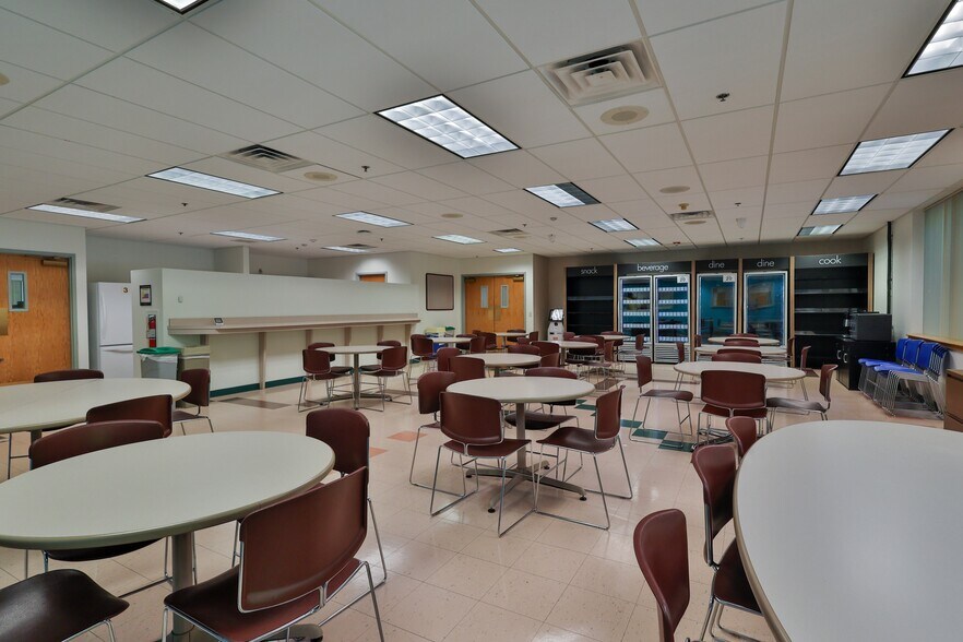 More Photos Of 1525 Valley Center Pky, Bethlehem Unknown For Lease