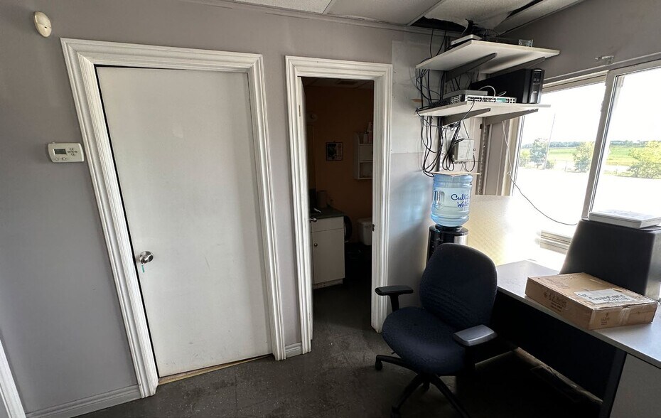 More Photos Of 56 Niagara Stone Rd, Pelham Warehouse For Sale