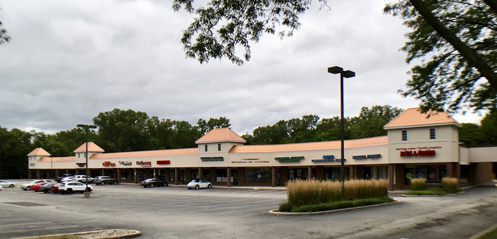 Primary Photo Of 312-326 Peterson Rd, Libertyville Unknown For Lease