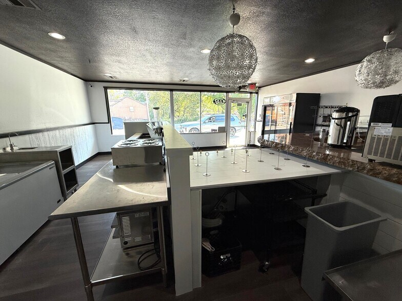 More Photos Of 105 S Water St, Nixa Restaurant For Sale