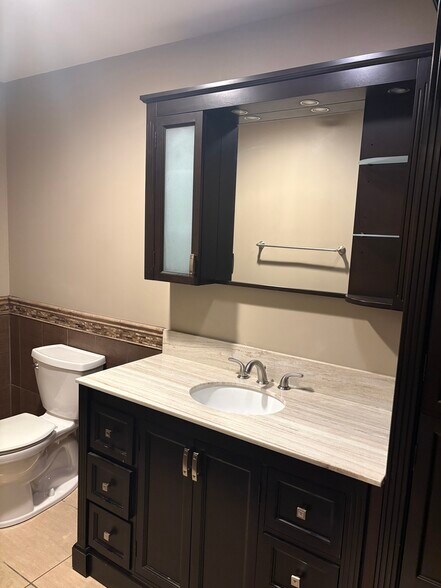 More Photos Of 4501-4503 W Lake St, Melrose Park Freestanding For Lease