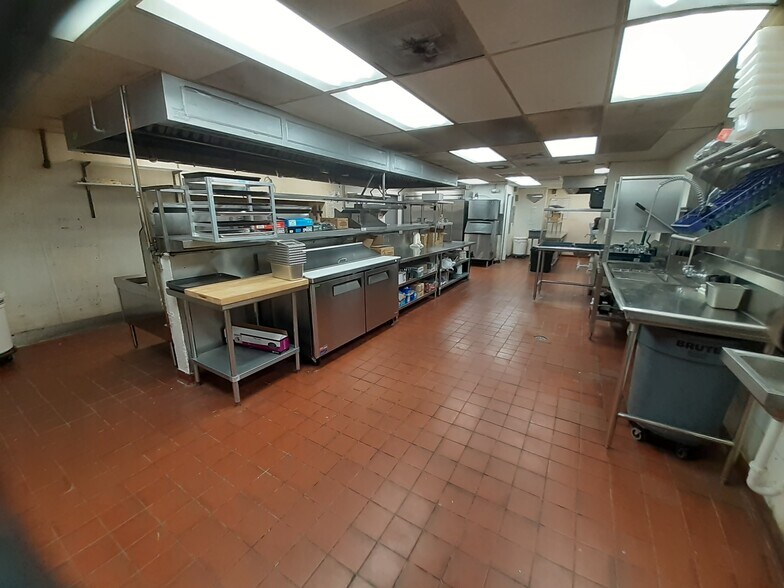 More Photos Of 5101 E Colonial Dr, Orlando Restaurant For Sale