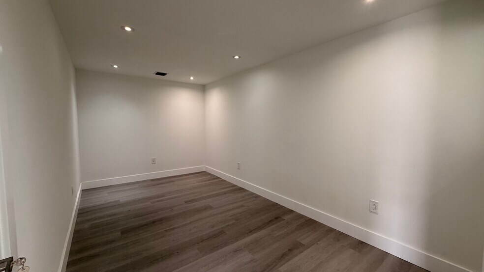 More Photos Of 8335 NW 64th St, Medley Light Distribution For Sale