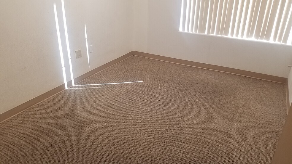 More Photos Of 220 E Horizon Dr, Henderson Office For Sale