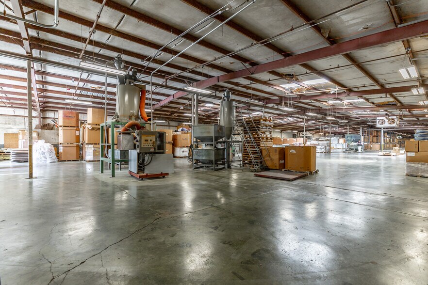 More Photos Of 1129 S Chattanooga St, LaFayette Warehouse For Sale