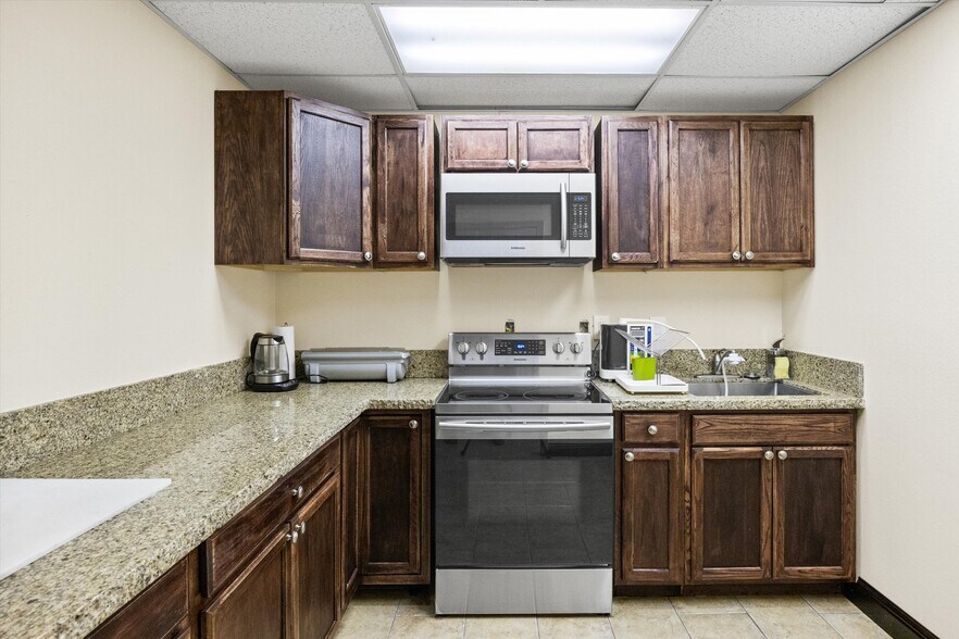 More Photos Of 205 E 18th St, Bakersfield Manufacturing For Sale