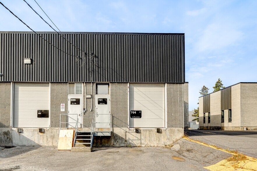 More Photos Of 703-729 Av Meloche, Dorval Warehouse For Lease
