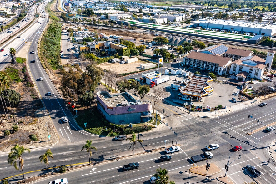 More Photos Of 5801 Valentine Rd, Ventura Freestanding For Lease