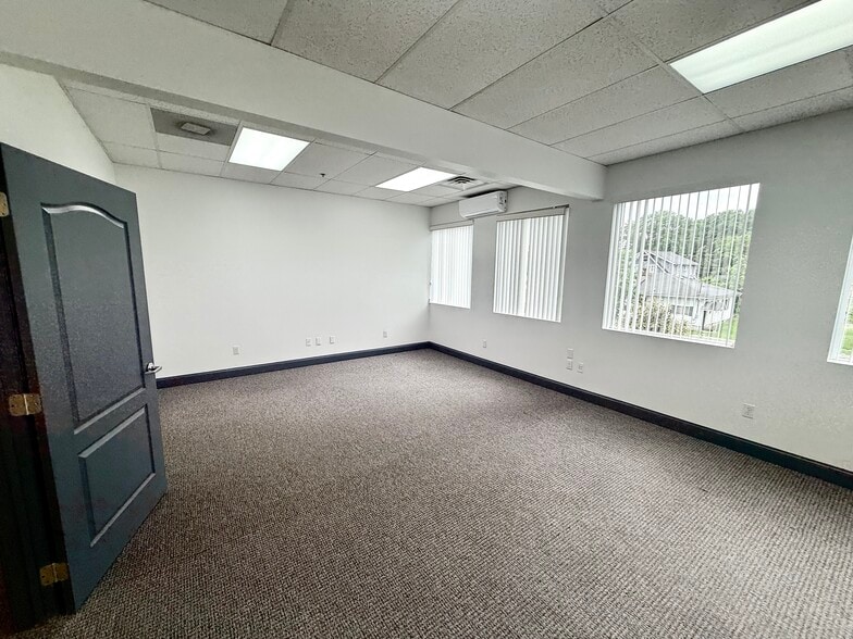 More Photos Of 1111 Van Voorhis Rd, Morgantown Medical For Lease