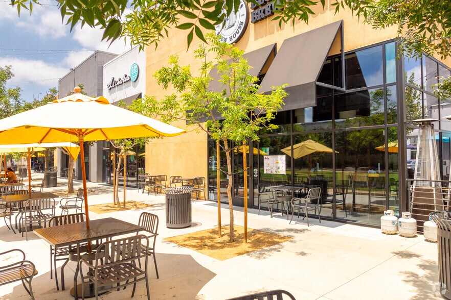 More Photos Of 8420-8440 Balboa Blvd, Northridge Storefront For Lease