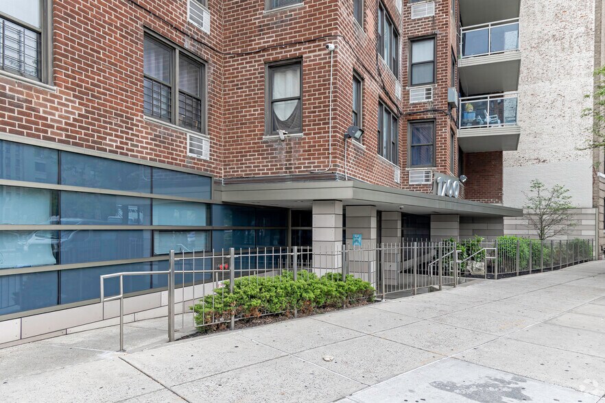 More Photos Of 1700 Grand Concourse, Bronx Apartments For Lease