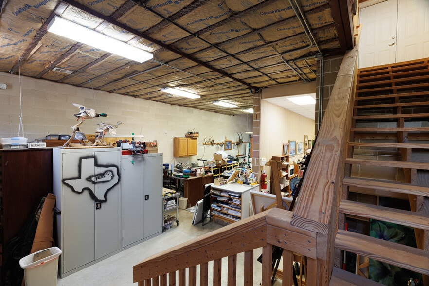More Photos Of 2255 CR 172, Round Rock Light Manufacturing For Sale