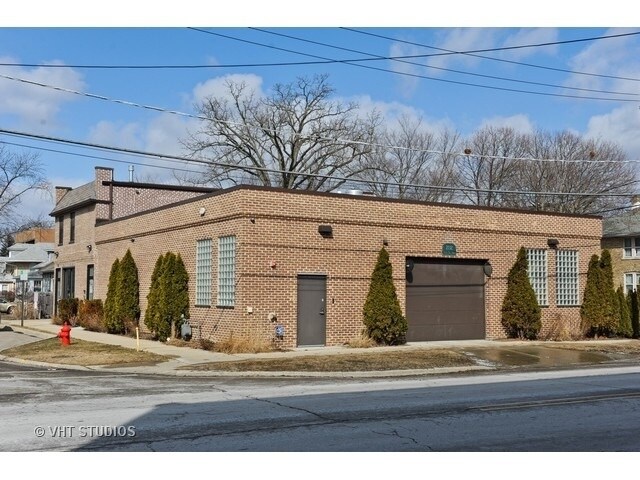 More Photos Of 2132 Green Bay Rd, Highland Park Office For Lease