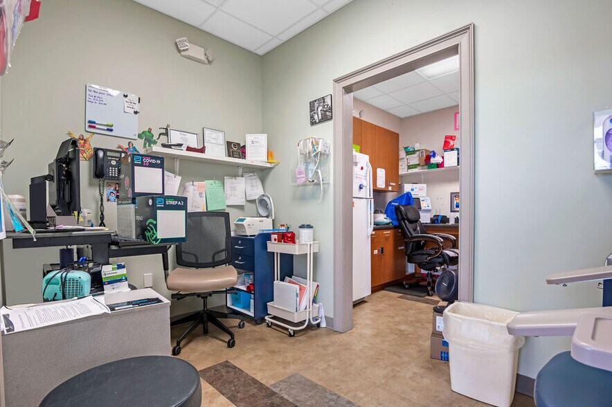 More Photos Of 4275 Western Blvd, Jacksonville Medical For Sale