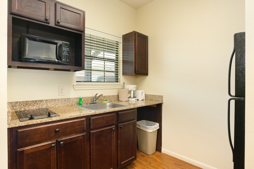 More Photos Of 301 W State Highway 72, Kenedy Hotel For Sale