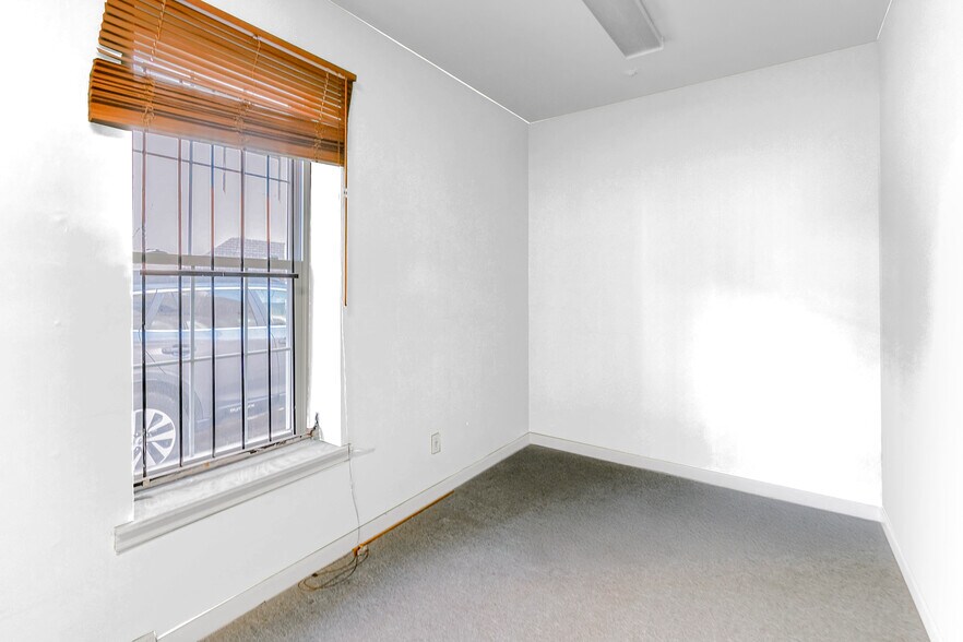 More Photos Of 617 S 18th St, Philadelphia Storefront Retail Residential For Lease