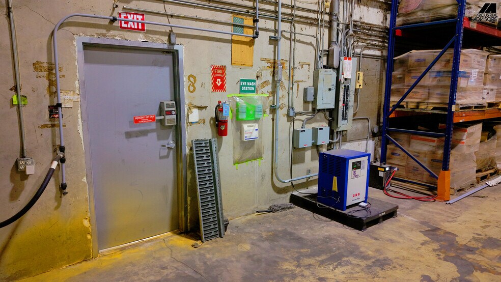 More Photos Of 1361-1363 NW 155th Dr, Miami Warehouse For Lease