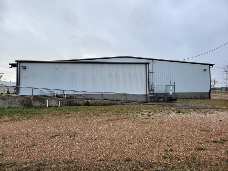 More Photos Of 158 Hangar Dr S, Victoria Distribution For Lease