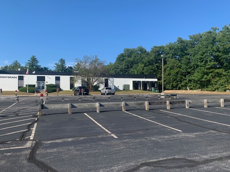 More Photos Of 32 Industrial Dr, Exeter Warehouse For Lease